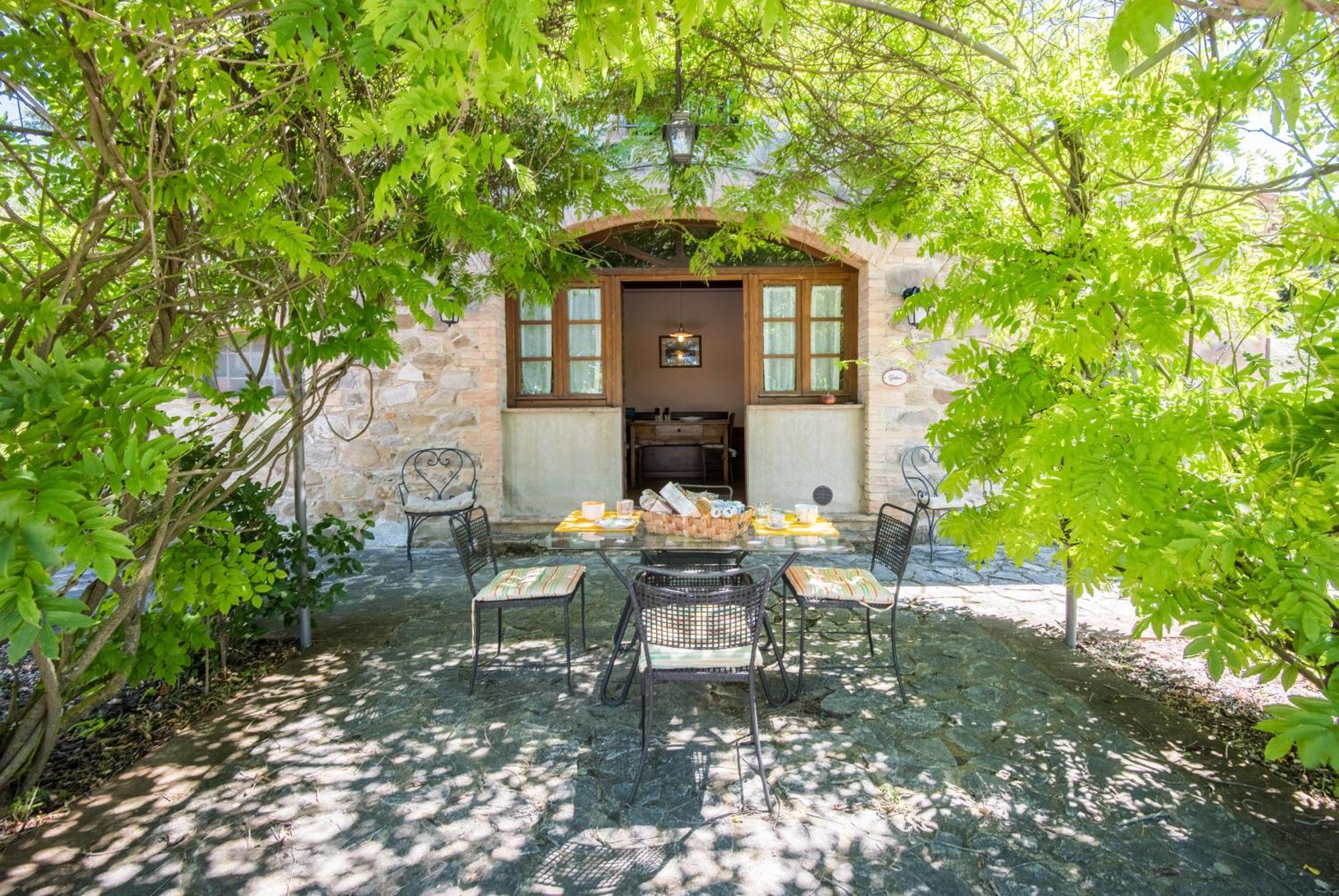 Glicine Apartment Podere Giardino Монталчино Екстериор снимка
